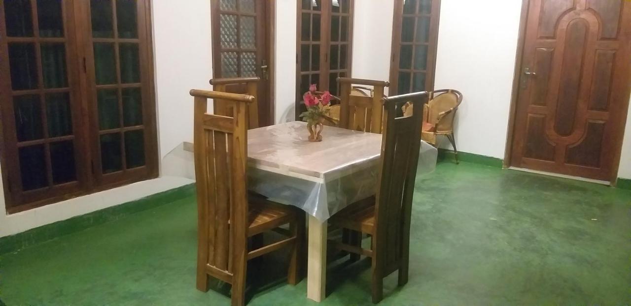 Mature Home Ела Екстериор снимка