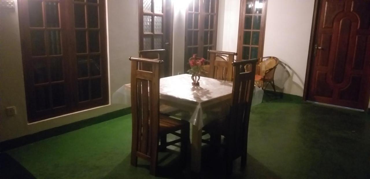 Mature Home Ела Екстериор снимка