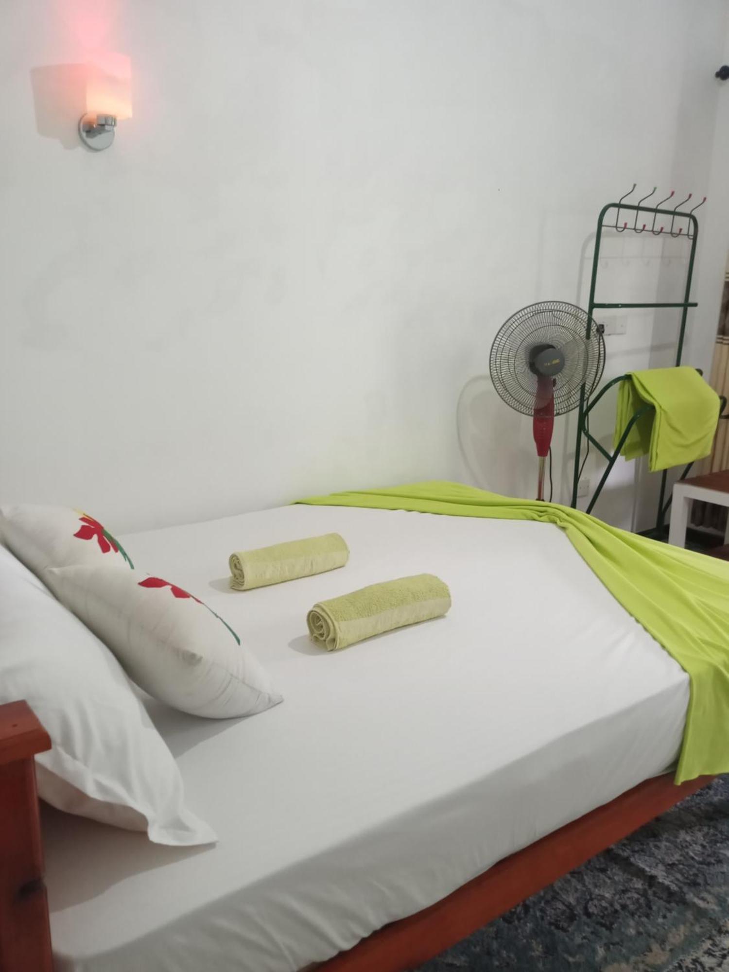 Mature Home Ела Стая снимка