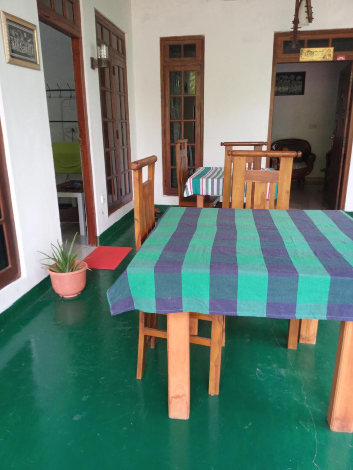 Mature Home Ела Екстериор снимка