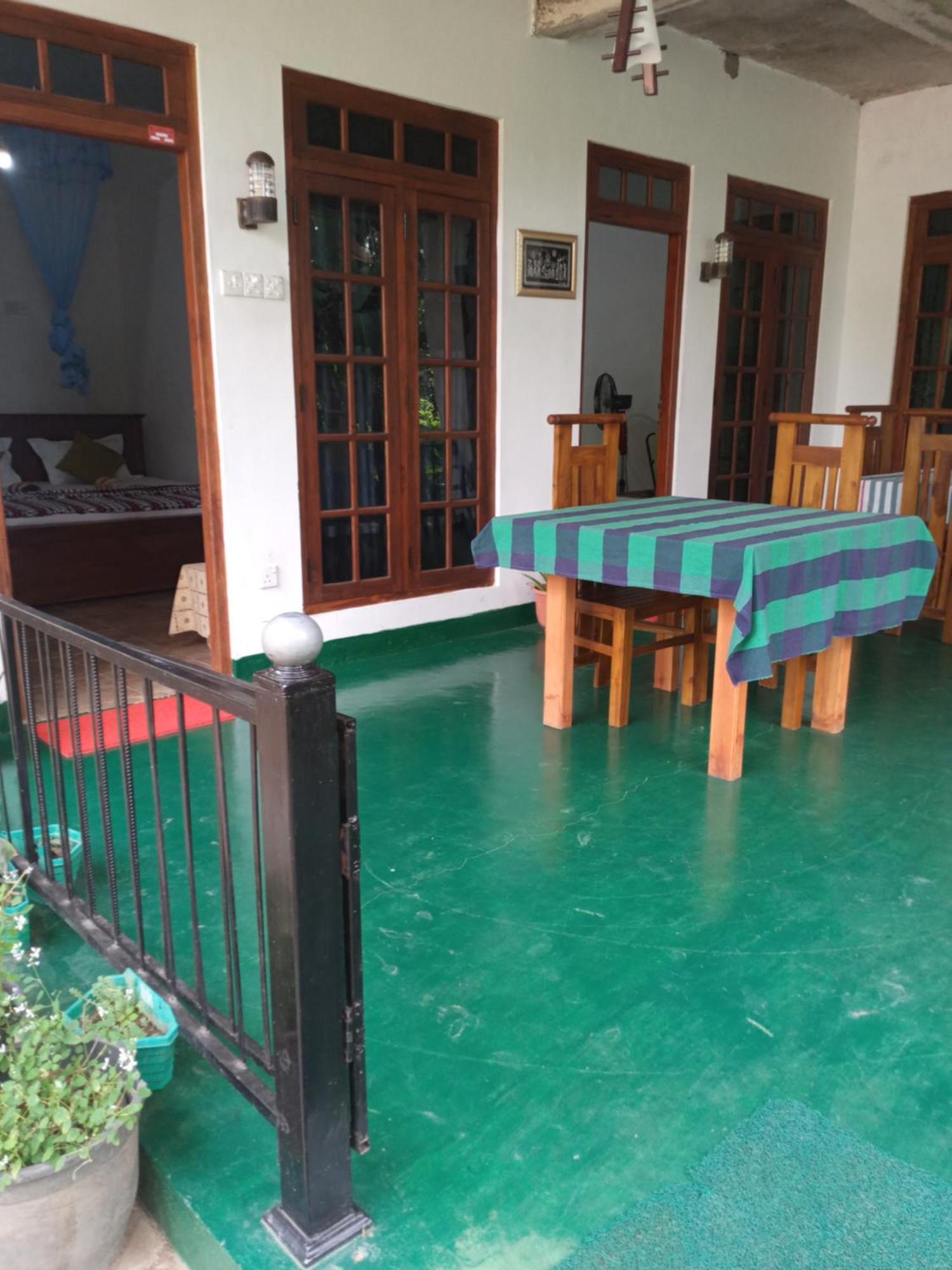 Mature Home Ела Стая снимка