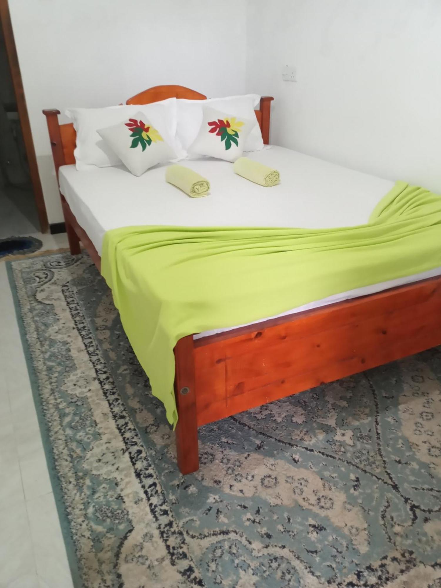 Mature Home Ела Стая снимка