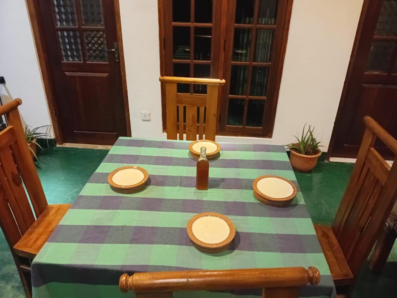 Mature Home Ела Екстериор снимка
