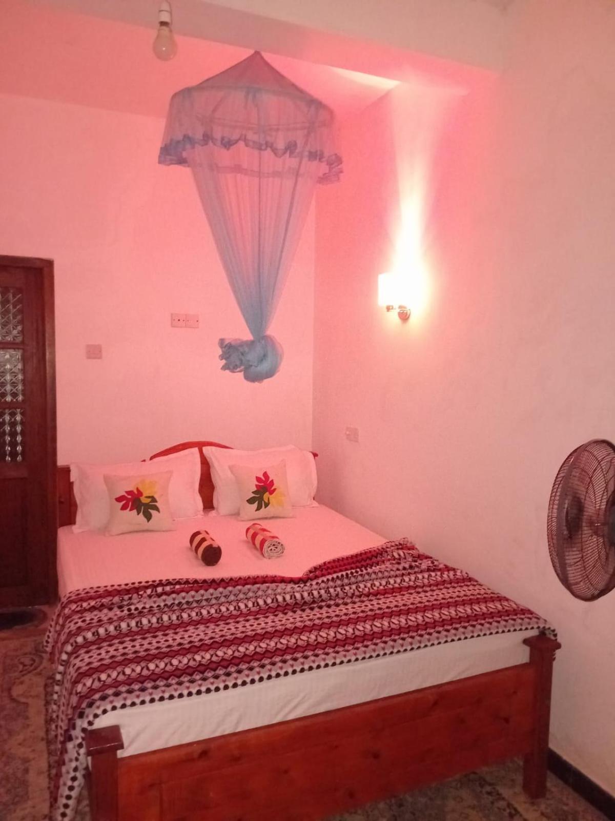 Mature Home Ела Екстериор снимка