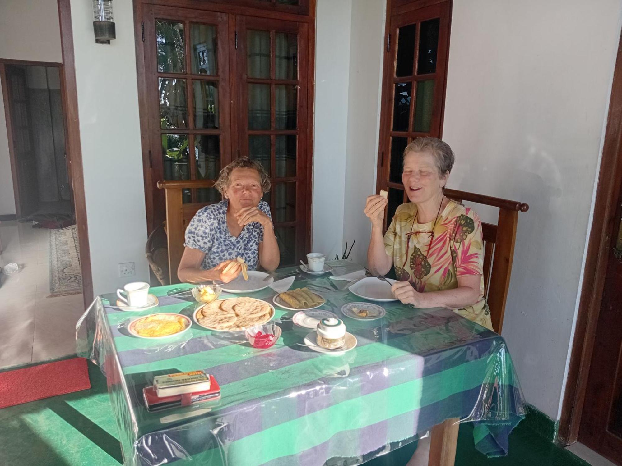 Mature Home Ела Екстериор снимка